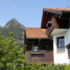 Kraemer Mit Bergblick , Burgberg im Allgäu Deutschland